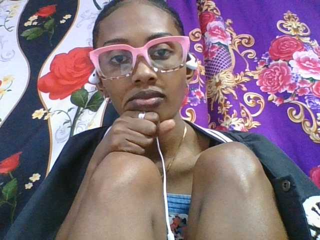 ninie1a live cam on BongaCams