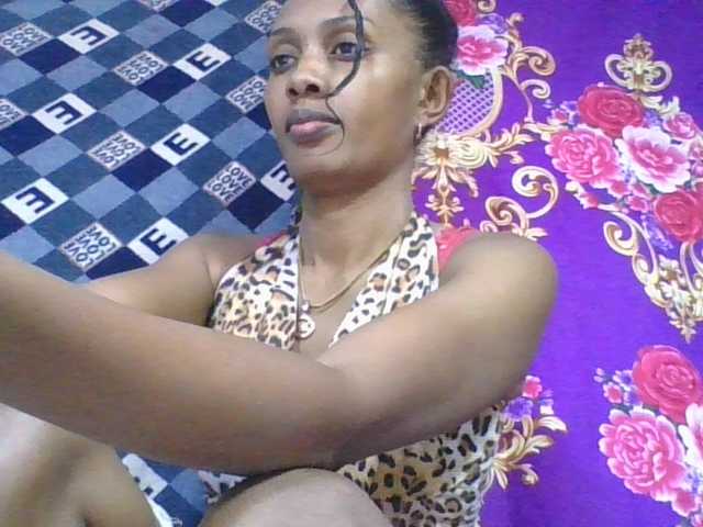 ninie1a live cam on BongaCams