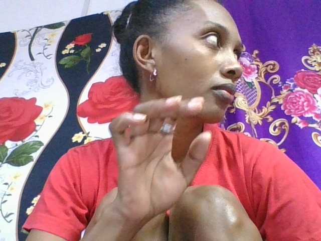 ninie1a live cam on BongaCams