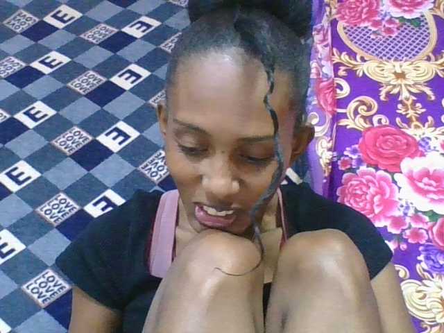 ninie1a live cam on BongaCams