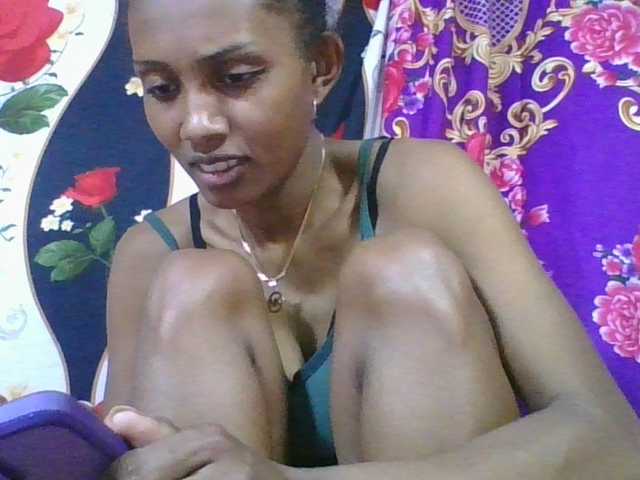 ninie1a live cam on BongaCams