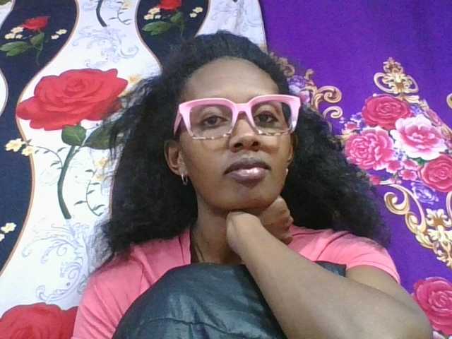 ninie1a live cam on BongaCams