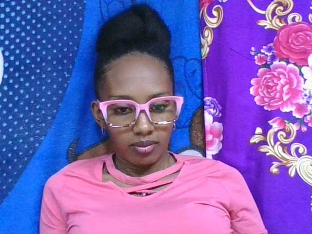 ninie1a live cam on BongaCams