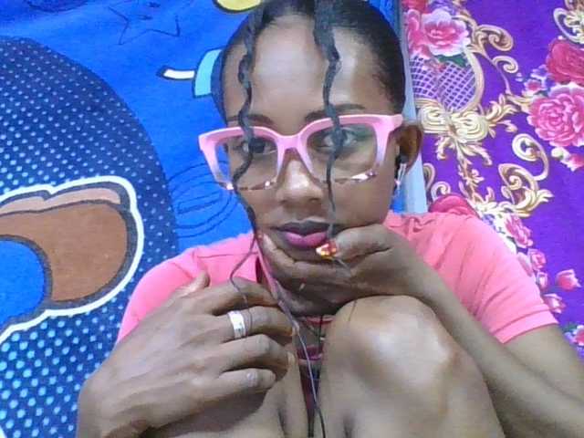 ninie1a live cam on BongaCams