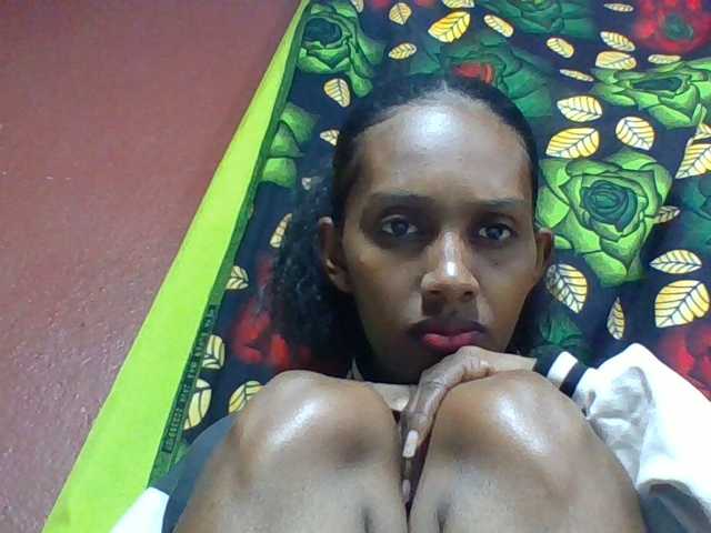 ninie1a, en directo ahora en BongaCams