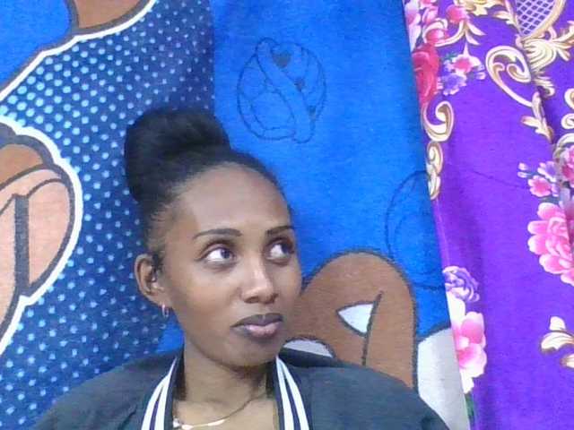 ninie1a live cam on BongaCams