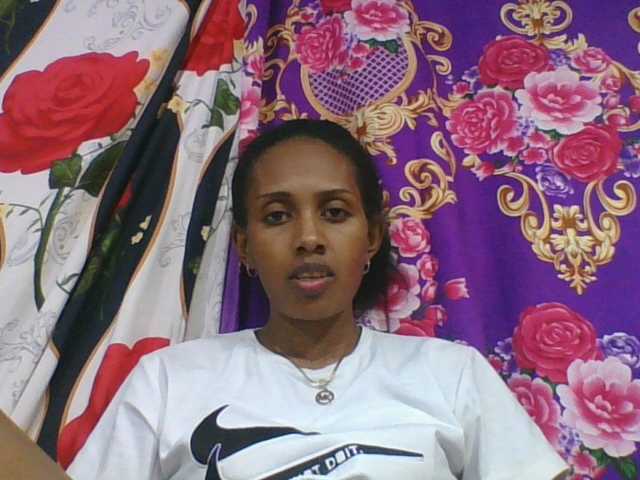 ninie1a live cam on BongaCams