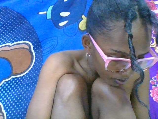 ninie1a live cam on BongaCams