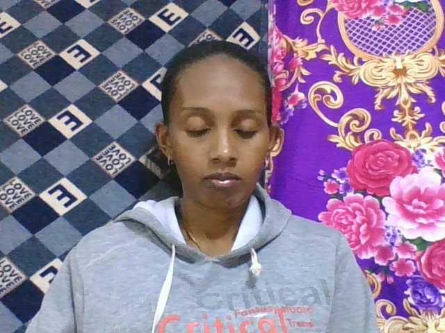 ninie1a live cam on BongaCams