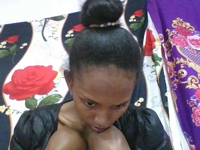 ninie1a live cam on BongaCams