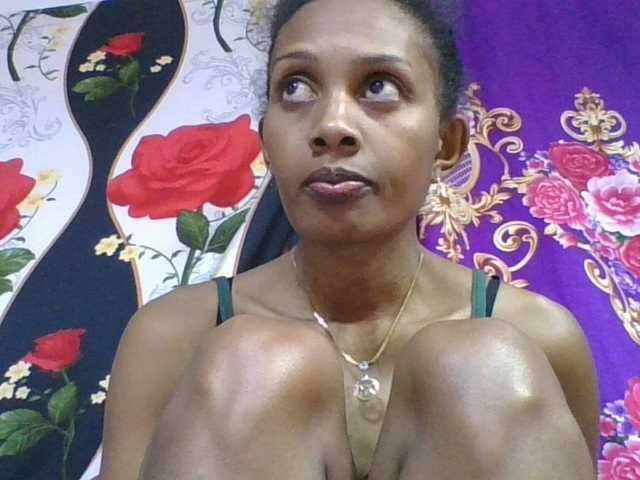 ninie1a live cam on BongaCams