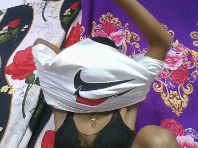 ninie1a live cam on BongaCams
