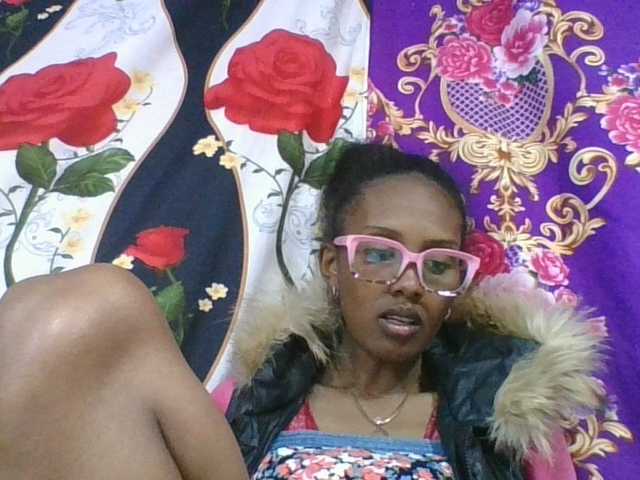 ninie1a live cam on BongaCams