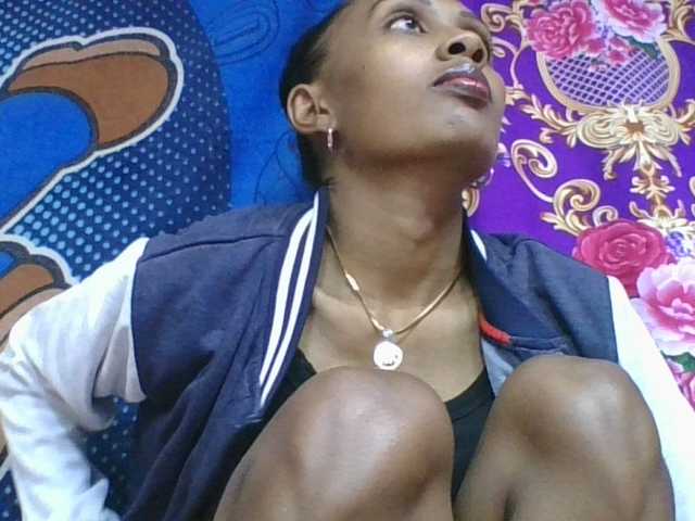 ninie1a live cam on BongaCams