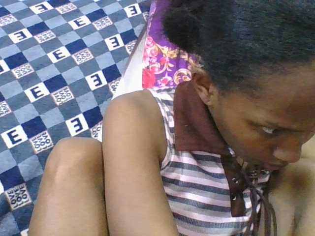 ninie1a live cam on BongaCams