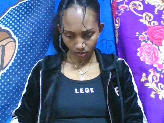 ninie1a live cam on BongaCams