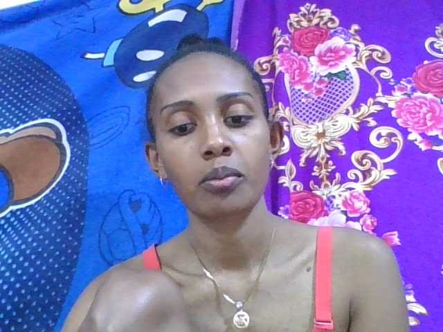 ninie1a live cam on BongaCams