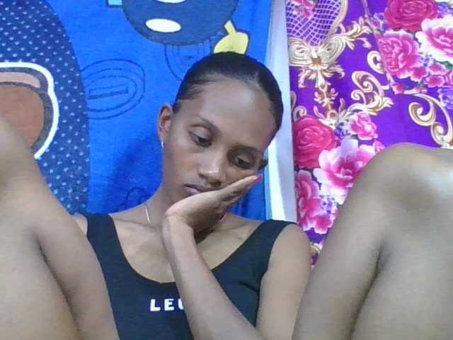 ninie1a live cam on BongaCams