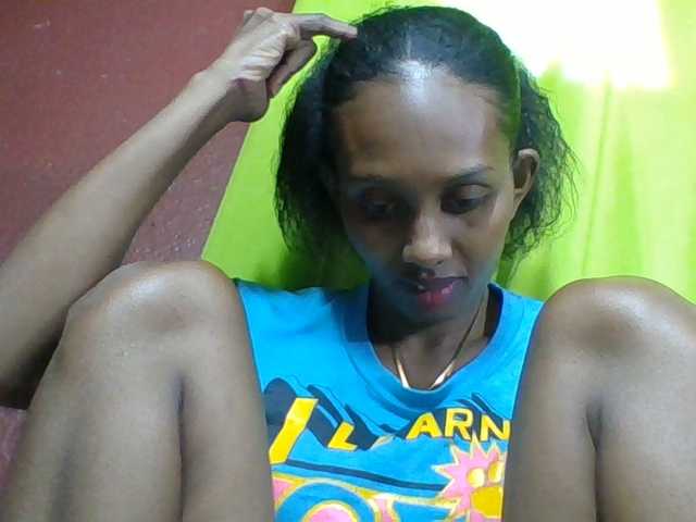 ninie1a, live now on BongaCams