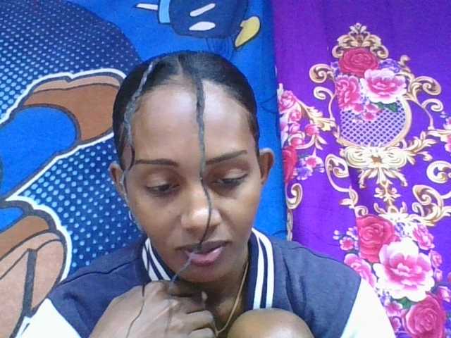 ninie1a live cam on BongaCams