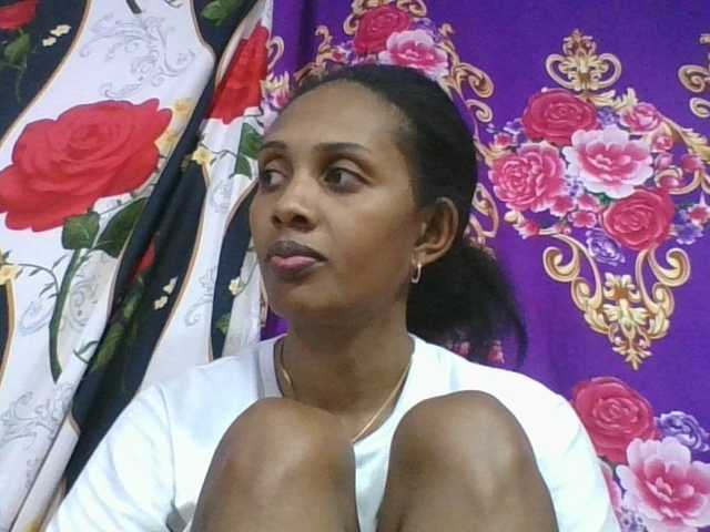 ninie1a live cam on BongaCams