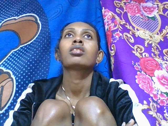 ninie1a live cam on BongaCams
