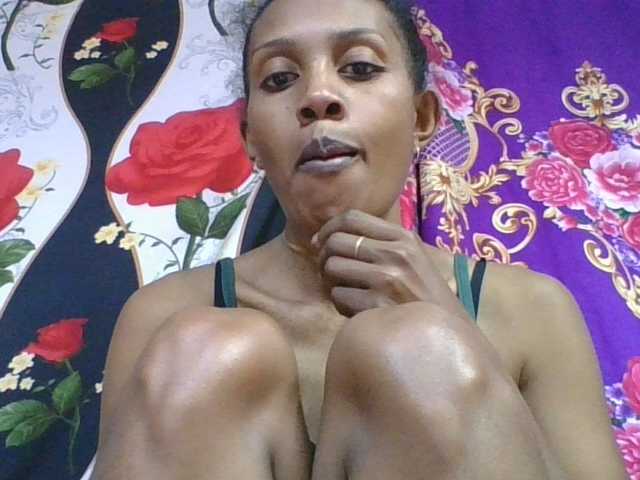 ninie1a live cam on BongaCams