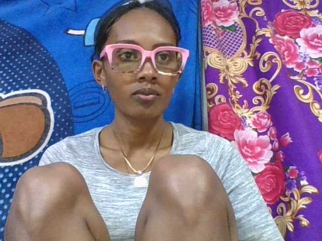 ninie1a live cam on BongaCams