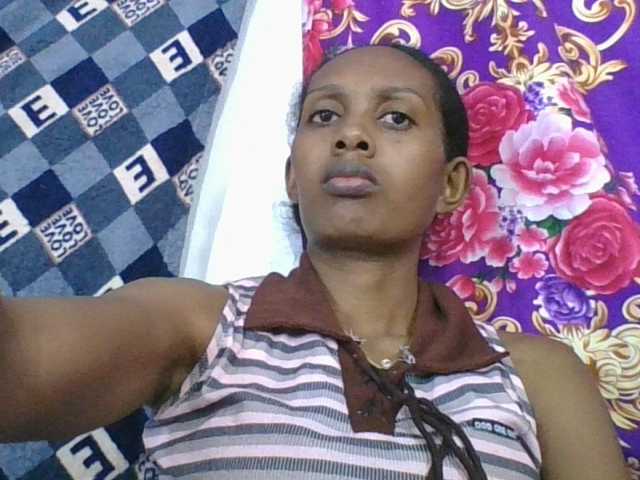 ninie1a live cam on BongaCams