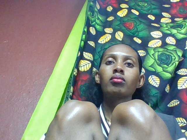 ninie1a, en directo ahora en BongaCams