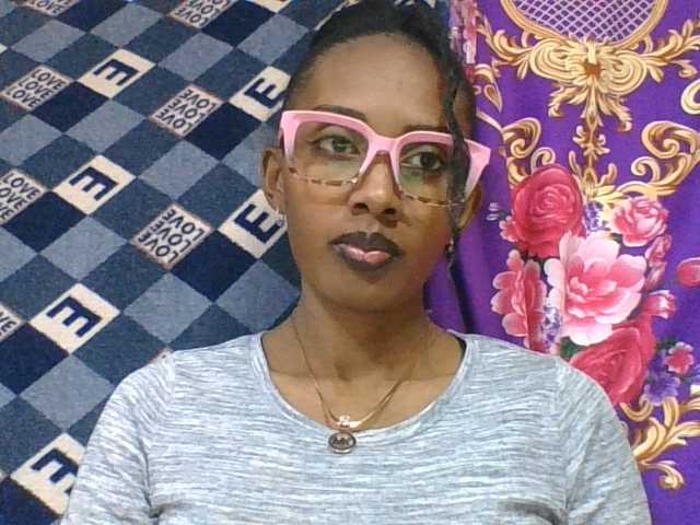 ninie1a live cam on BongaCams
