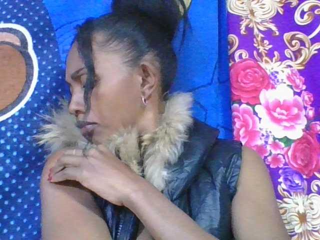 ninie1a live cam on BongaCams