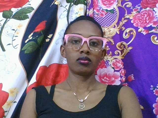 ninie1a live cam on BongaCams