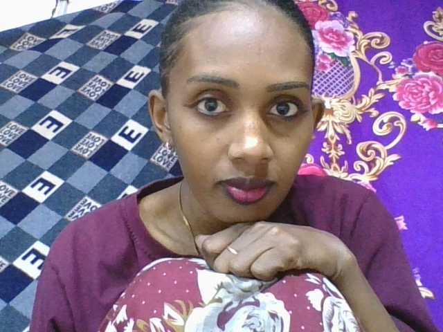 ninie1a live cam on BongaCams