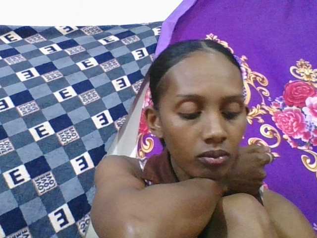 ninie1a live cam on BongaCams