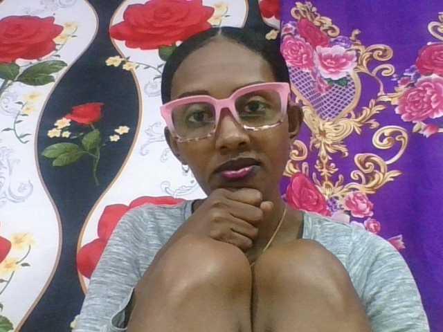 ninie1a live cam on BongaCams