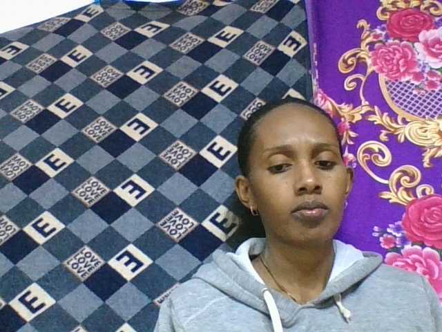 ninie1a live cam on BongaCams