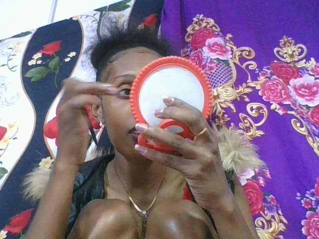 ninie1a live cam on BongaCams