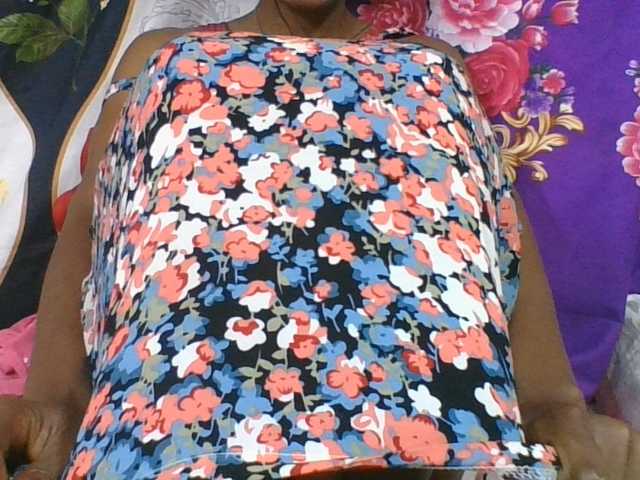 ninie1a live cam on BongaCams