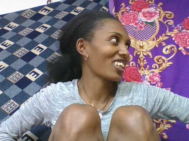 ninie1a live cam on BongaCams