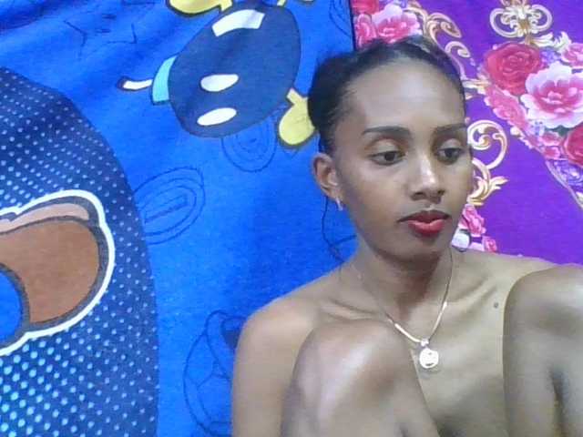 ninie1a live cam on BongaCams