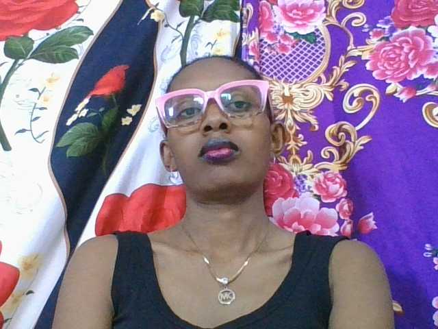 ninie1a live cam on BongaCams