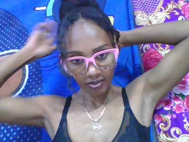 ninie1a live cam on BongaCams