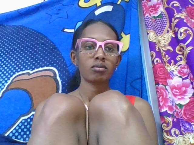 ninie1a live cam on BongaCams