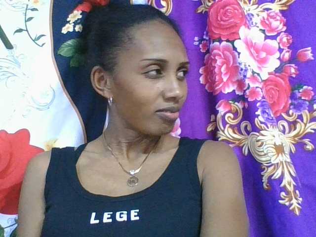 ninie1a live cam on BongaCams