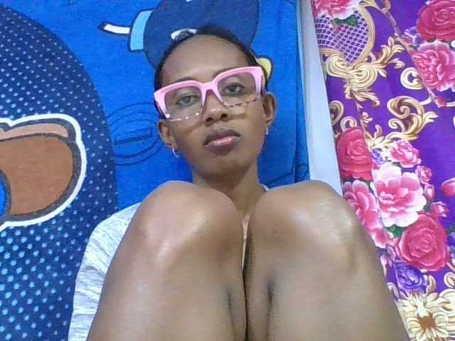 ninie1a live cam on BongaCams