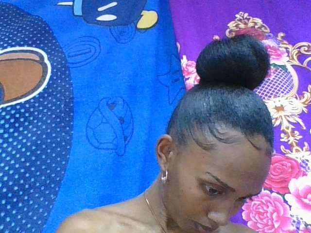 ninie1a live cam on BongaCams