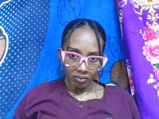 ninie1a live cam on BongaCams