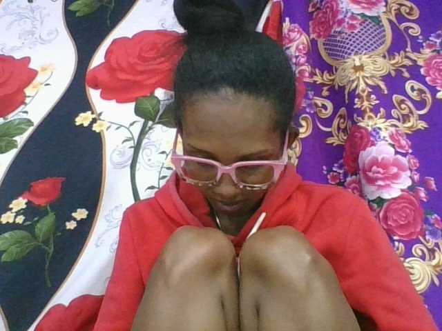 ninie1a live cam on BongaCams
