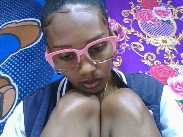 ninie1a live cam on BongaCams
